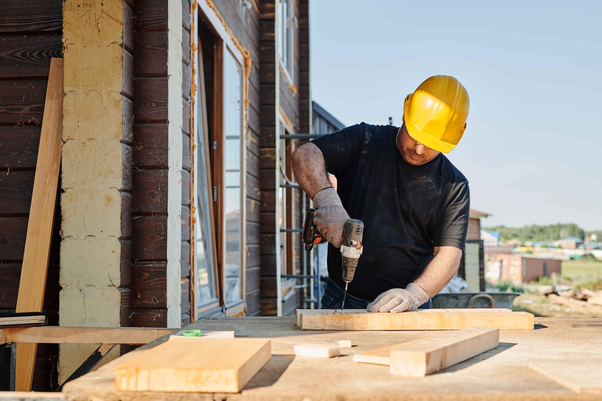 découvrez comment choisir le bon artisan pour vos travaux de rénovation et comparez les prix au m2 pour un budget maîtrisé. conseils, astuces et devis en ligne.